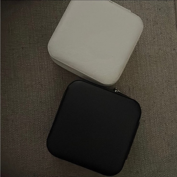 Travel jewelry box black or white - Picture 3 of 3